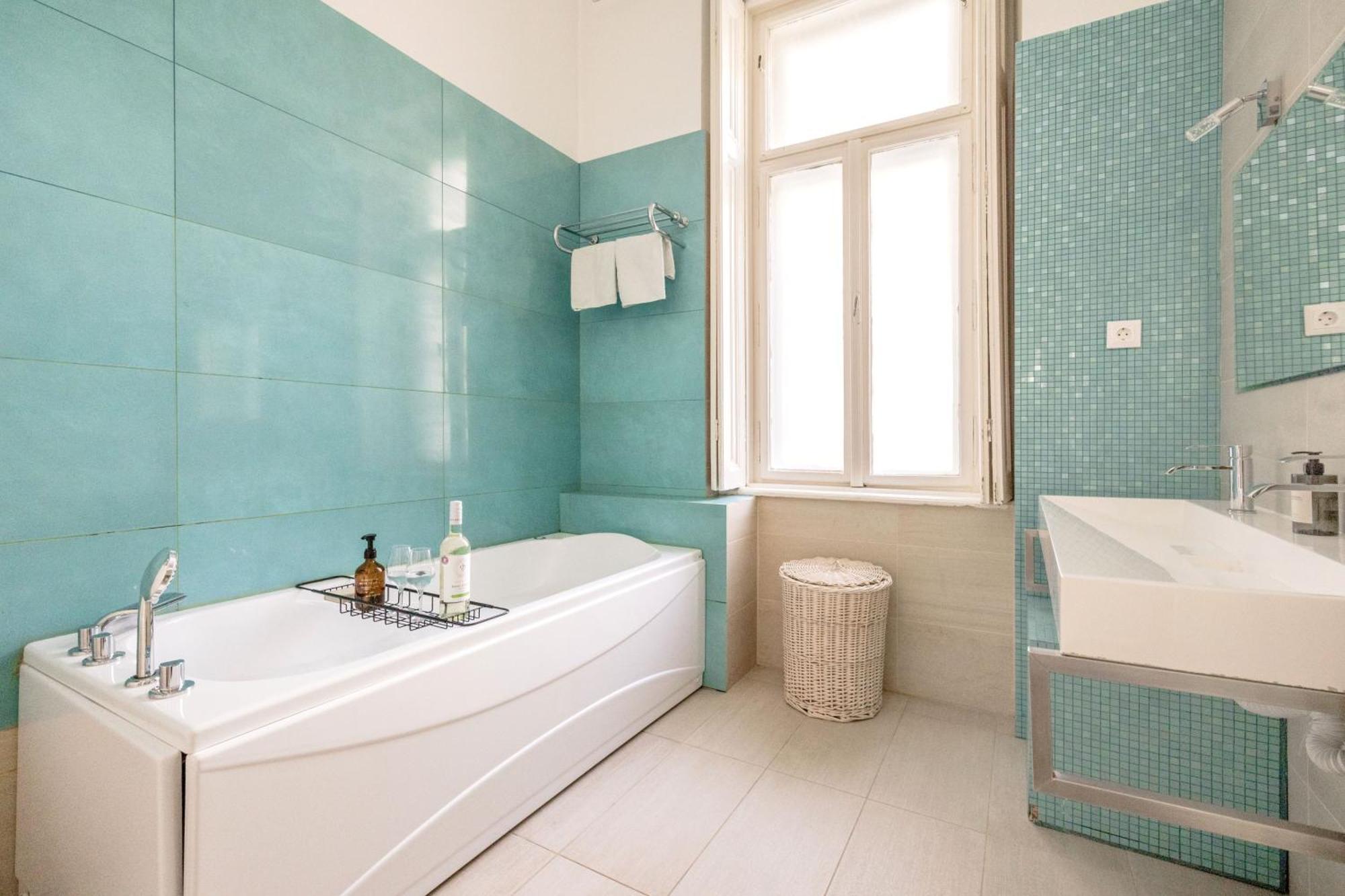 Wellness Retreat With Sauna & Jacuzzi - 1 Min To Opera Budapest Exterior foto